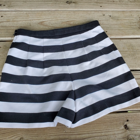 High waisted short, size 2 - Picture 5 of 10